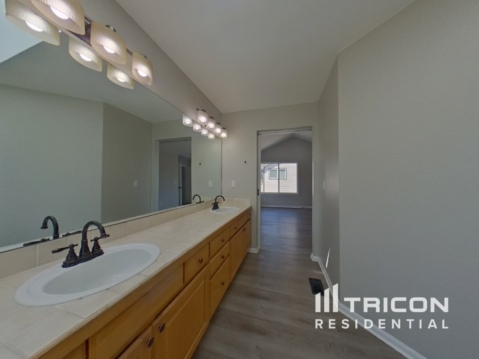 Building Photo - 5123 S Ouray Ct