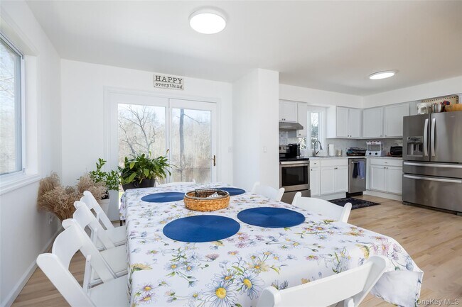 Building Photo - 371 S River Rd