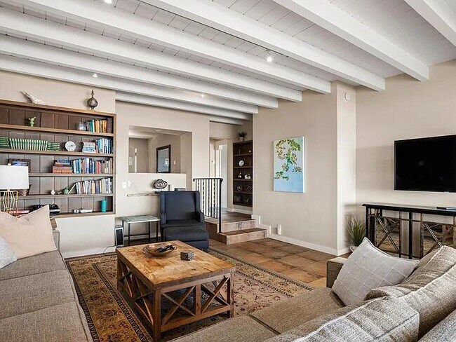 Building Photo - 945 Harbor View Dr