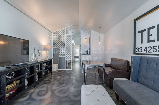 Building Photo - 2309 S College Ave