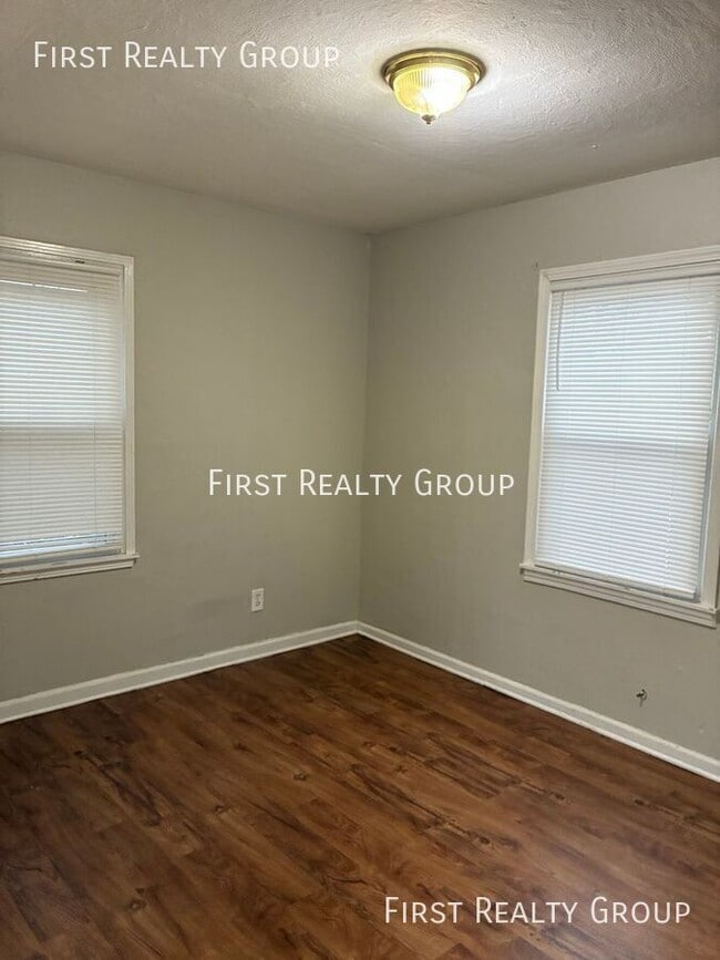 Building Photo - 364 Sheridan Ave