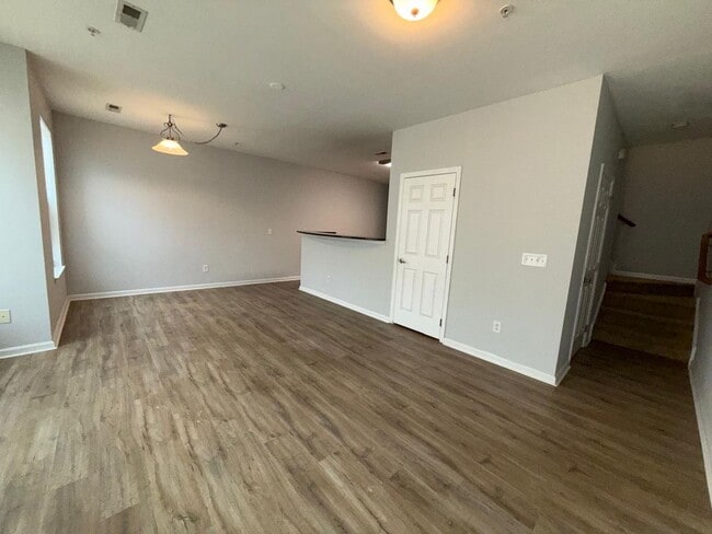 Building Photo - 7b Iron Works Way