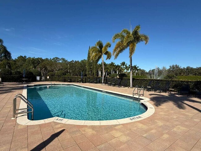 Building Photo - Remodeled, Move-In Ready 3-Bedroom Condo in Prime Naples Location