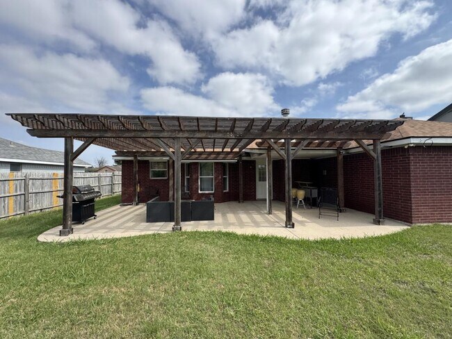 Building Photo - 806 James Loop