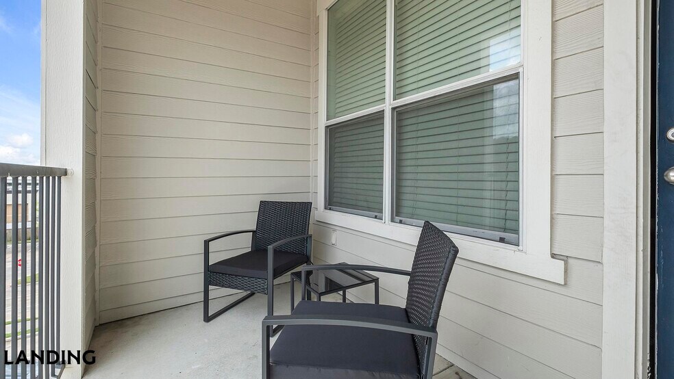 Building Photo - 14807 Woodland Hills Dr