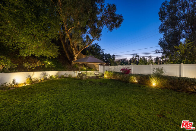 Building Photo - 9476 Hidden Valley Pl