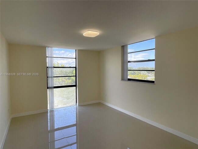 Building Photo - 16851 NE 23rd Ave