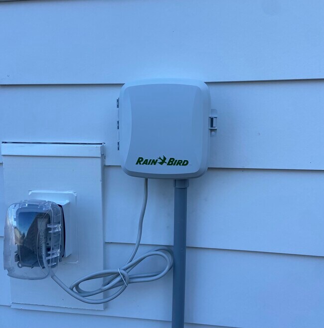 Building Photo - 3336 Mid Summer Ln