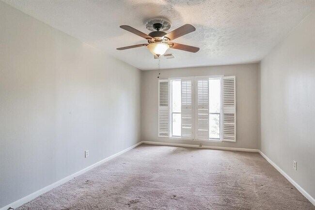 Building Photo - 21419 Park Willow Dr