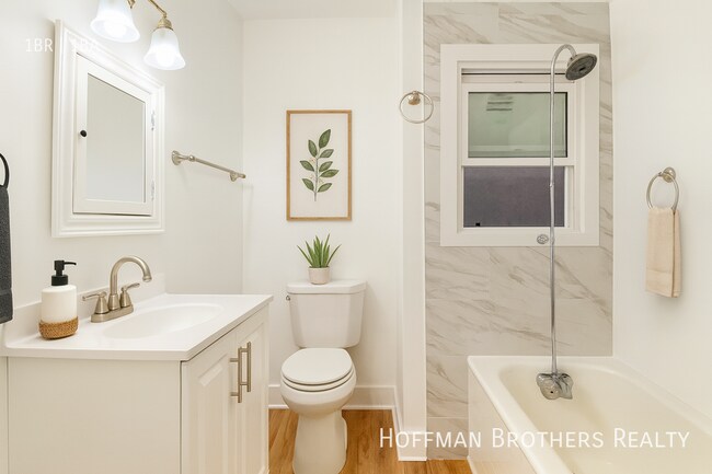 Building Photo - 1022 N Berendo St