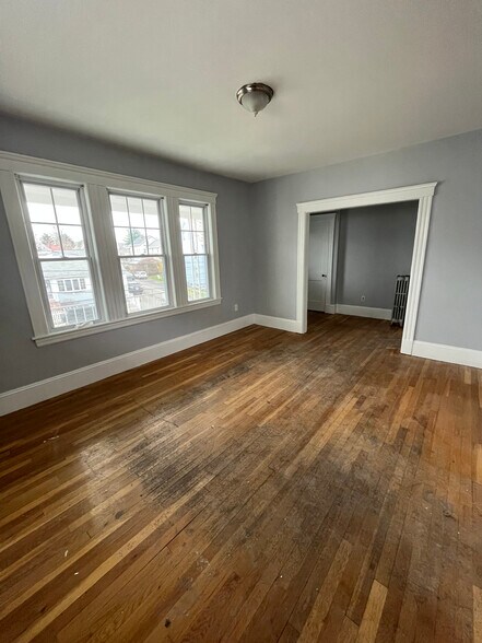 Building Photo - 70 Brentwood St