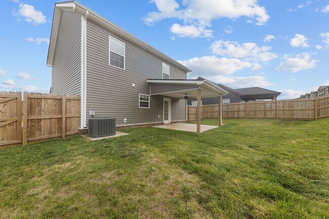 Building Photo - Beautiful Home! Coming Soon!