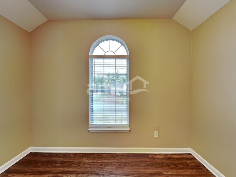 Building Photo - 2002 Woods Run