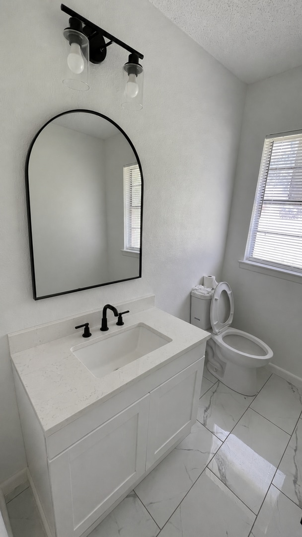 Building Photo - 3 Bedrooms • 2 Bathrooms • $1,275/mo