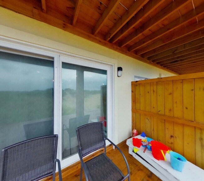 Building Photo - Ocean View