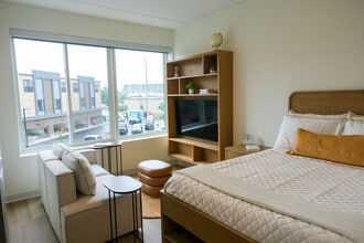 Building Photo - Skyline On Stokes