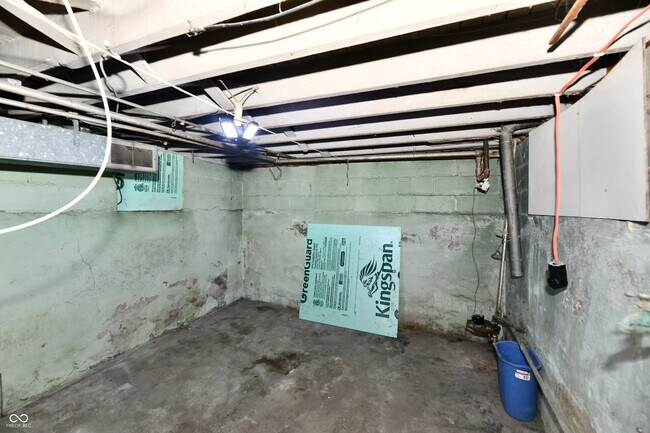 Building Photo - 852 N Rural St