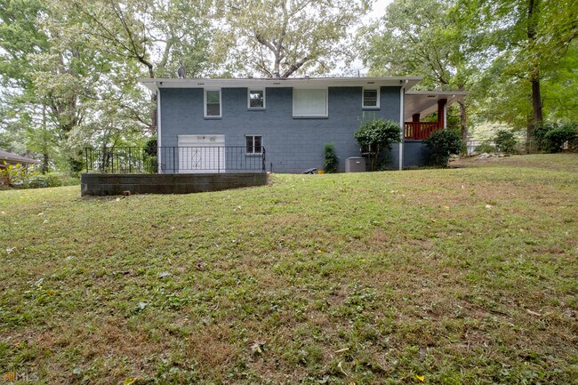 Building Photo - 2926 Gresham Rd S E