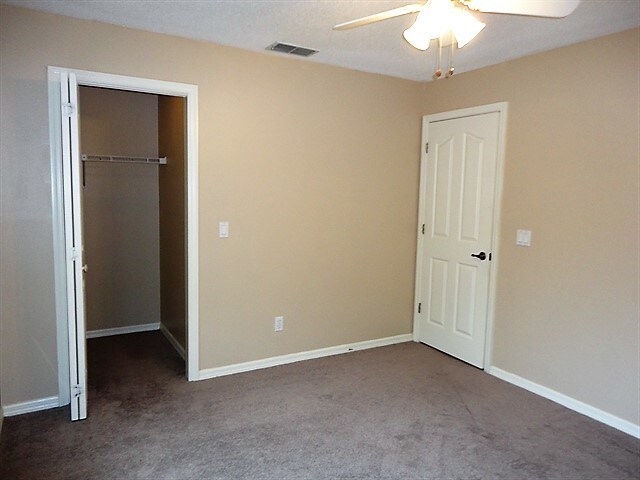 Building Photo - 1427 Kinsmere Dr