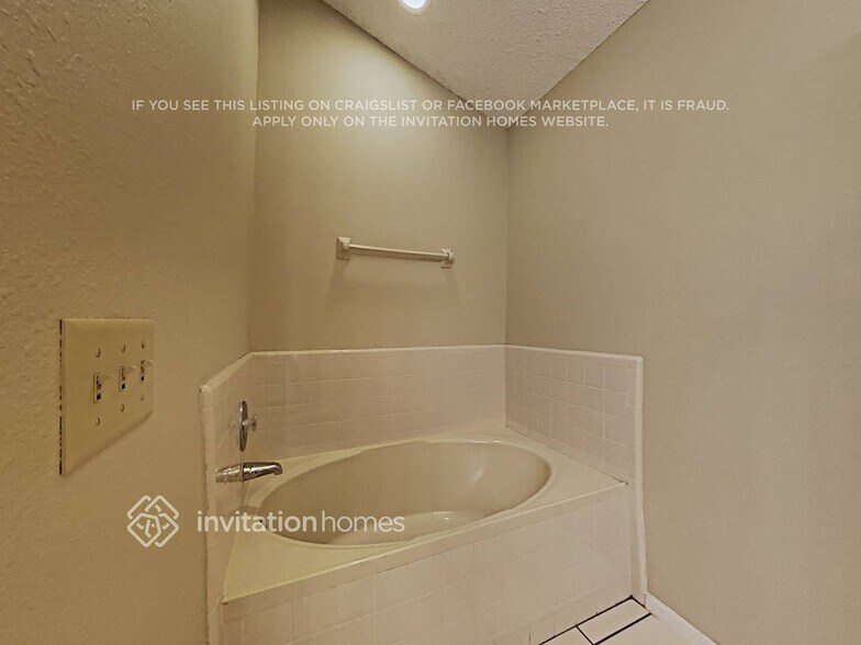 Building Photo - 3424 S St Lucie Dr