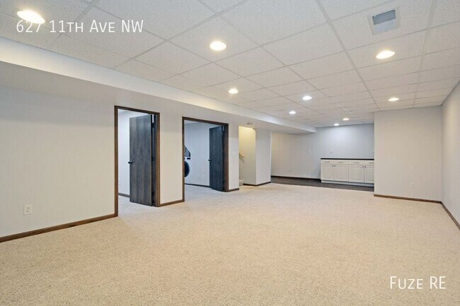 Building Photo - 627 11th Ave NW