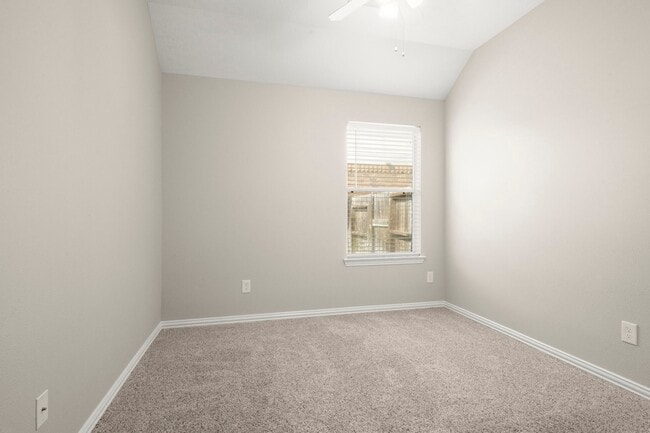 Building Photo - 14707 Oaks Crossing Ln
