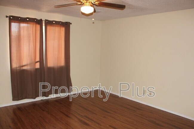 Building Photo - 2605 S Rita Ln