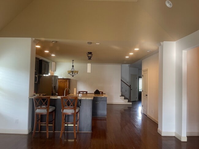 Building Photo - 316 Meadow Way