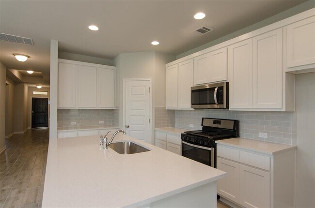 Building Photo - 905 Olive Creek Dr
