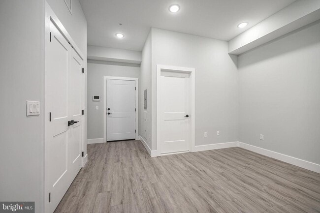 Building Photo - 845 N 15th St