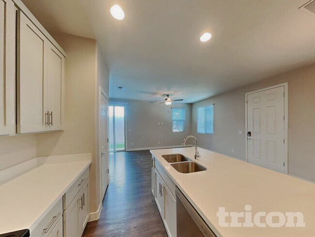 Building Photo - 2929 N 28th St