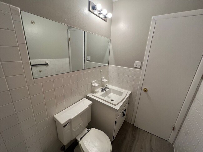 Building Photo - Coming Soon! Charming 2Bed/1Bath Duplex