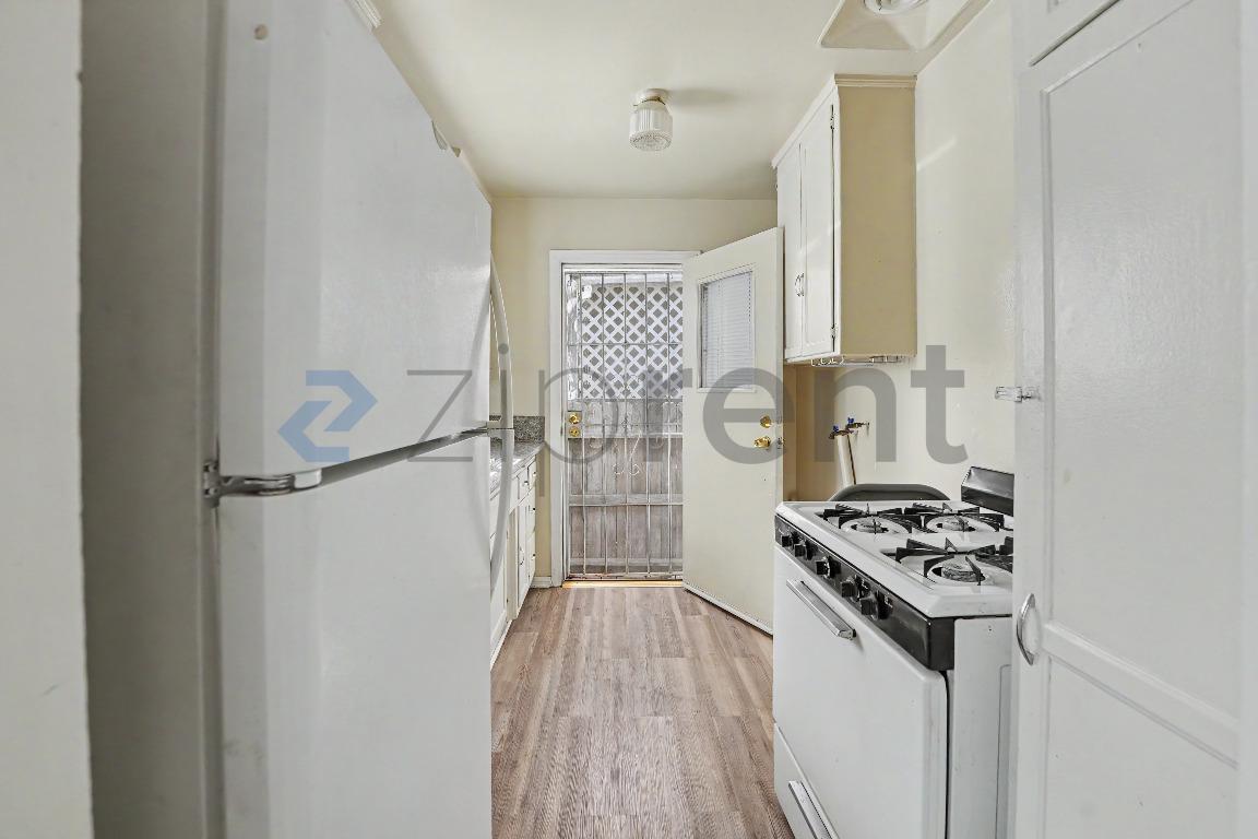 Building Photo - Unit
