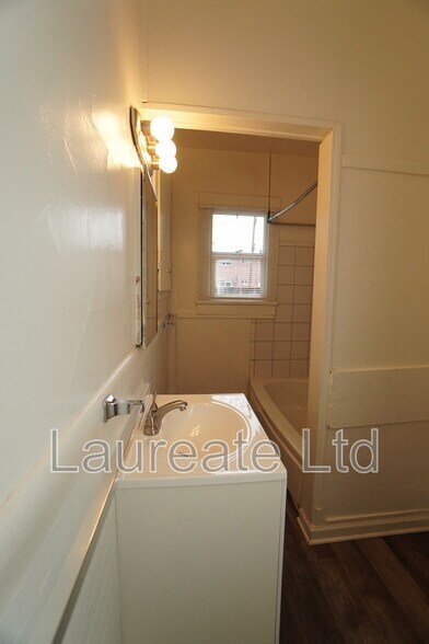 Building Photo - 1440 Kenton St