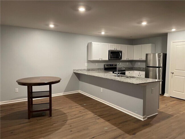 Building Photo - 38 Oxford Ln