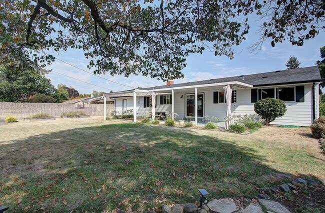 Building Photo - Welcome to this Beautifully Remodeled Ranc...