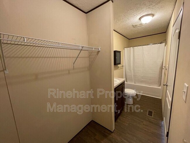 Building Photo - 1003 Ruby St