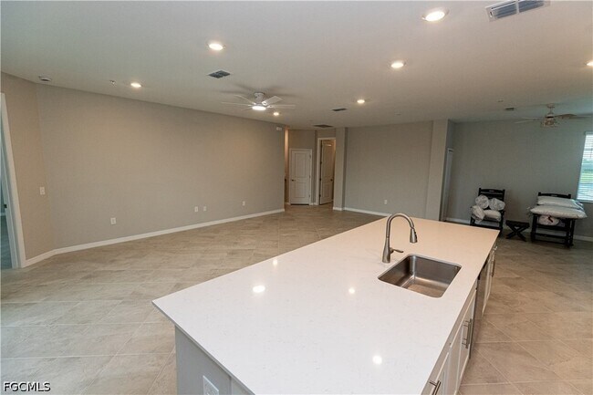 Building Photo - 15908 Grn Acrs Ave
