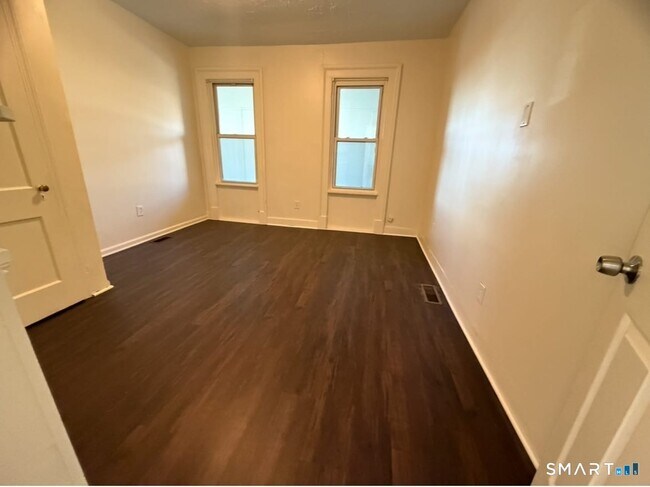 Building Photo - 26 Clarence St