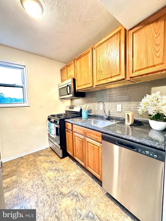 Building Photo - 3829 Hamilton St