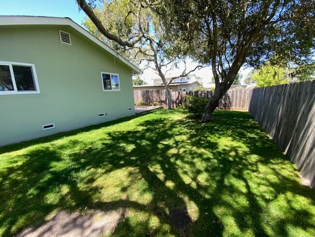 Building Photo - 856 Marino Pines Rd