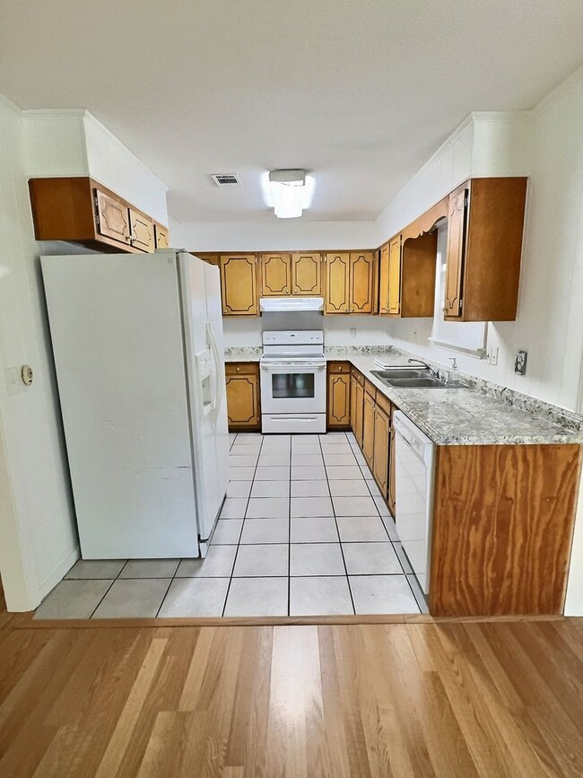 Building Photo - Charming 3-Bedroom, 2-Bathroom Home in Oce...