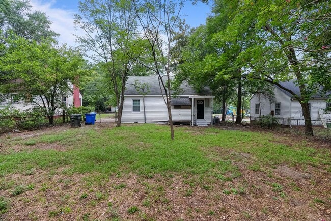 Building Photo - 207 Windsor Dr