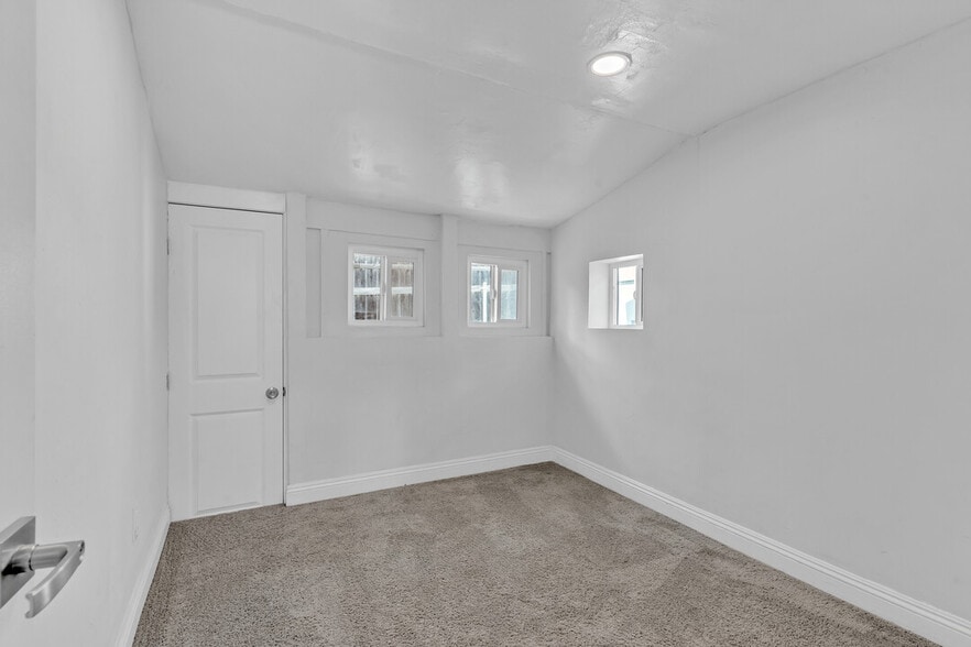 Building Photo - 1224 Willowside Ter