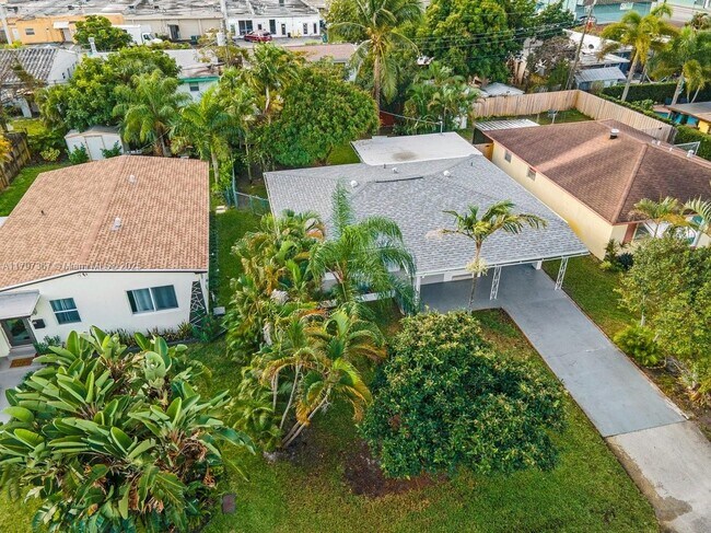 Building Photo - 50 NE 45th Ct