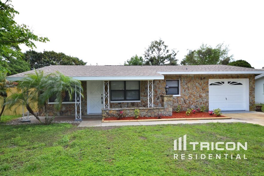 Building Photo - 1569 Lotus Path