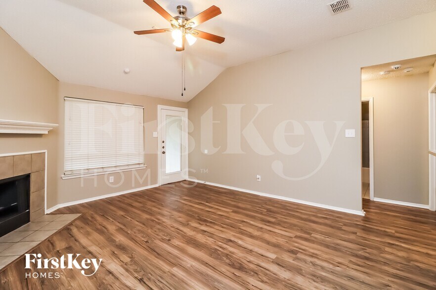 Building Photo - 729 Ridge Top Dr