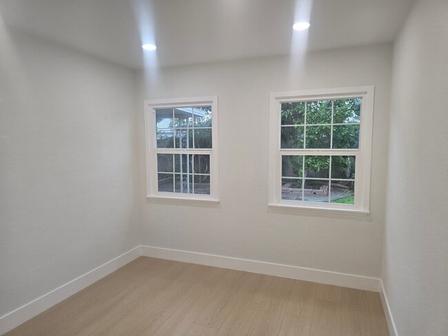 Building Photo - GLENHAVEN - ANAHEIM