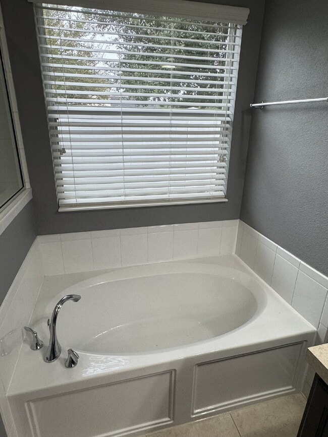 Building Photo - For Rent