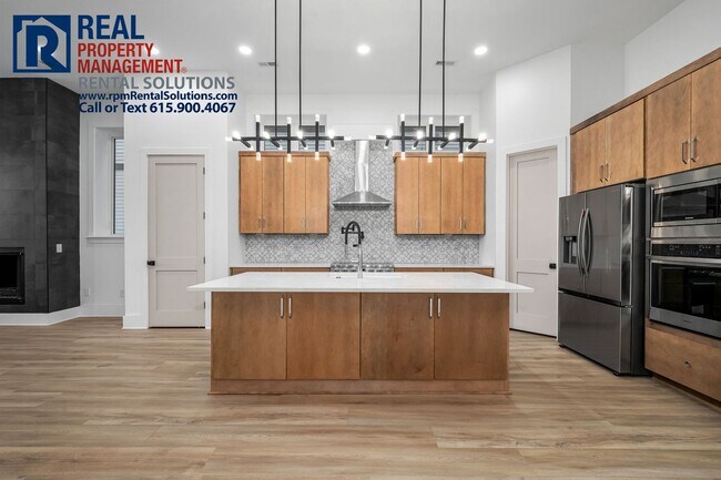 Building Photo - Brand new luxury townhome in East Nashvill...
